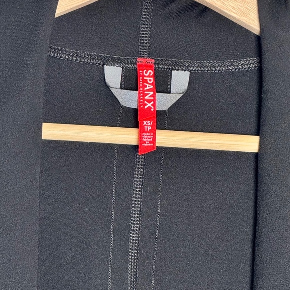 SPANX Drape Front Black Vegan Leather Jacket Sz XS - Picture 4 of 11